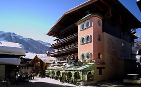 Hotel Bauer Saalbach Österreich